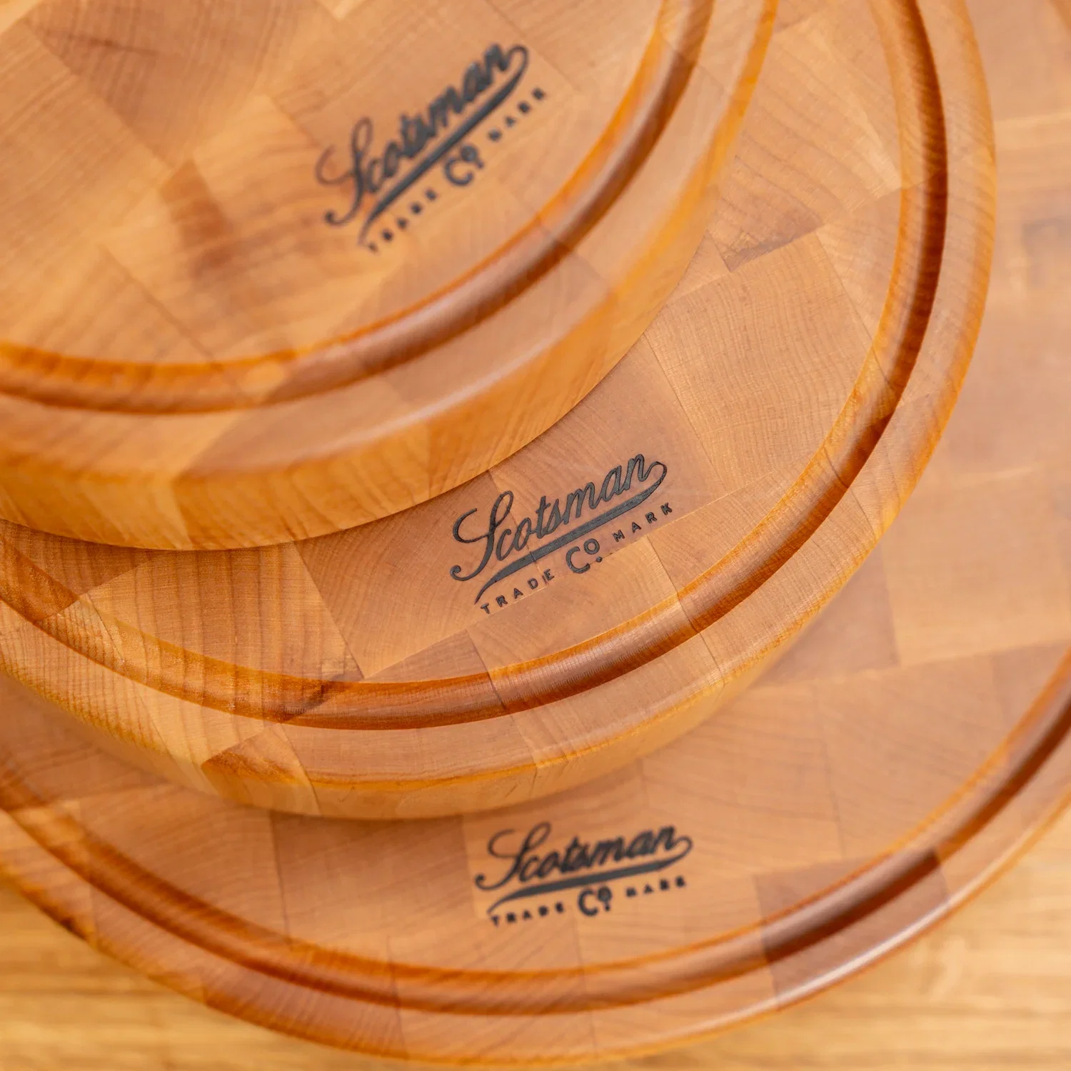 Maple End Grain Round Butcher Block with Juice Groove - Image 3